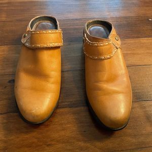 Ariat Clogs Women Size 6B Brown Leather Slip On Leather 94090
